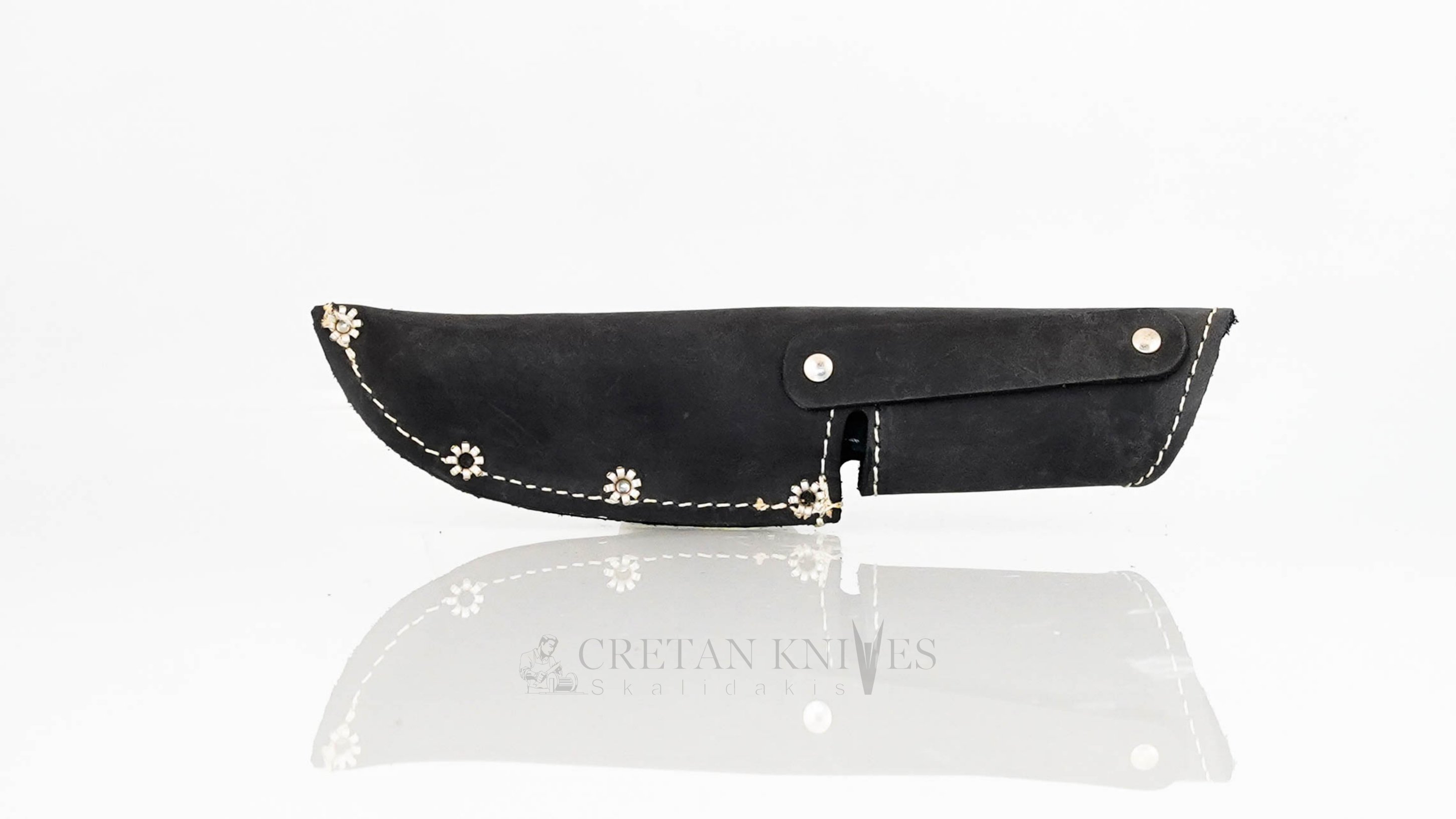 Traditional handcrafted leather sheath Traditional handcrafted leather sheath